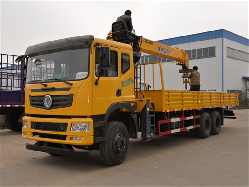 东风T702 后八轮【10-12吨】随车吊