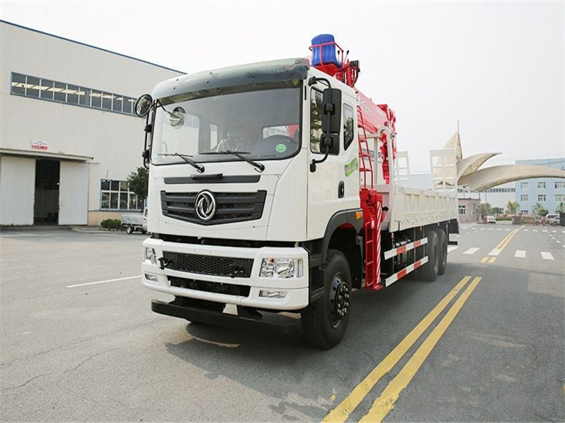 东风后八轮【10-12吨】随车吊带爬梯