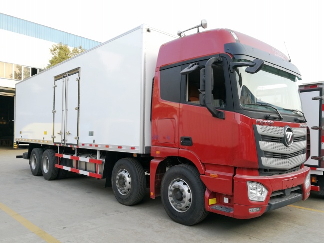 (厢长9.5米)福田欧曼前四后八冷藏车