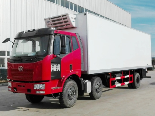 (厢长8.7米)解放小三轴冷藏车