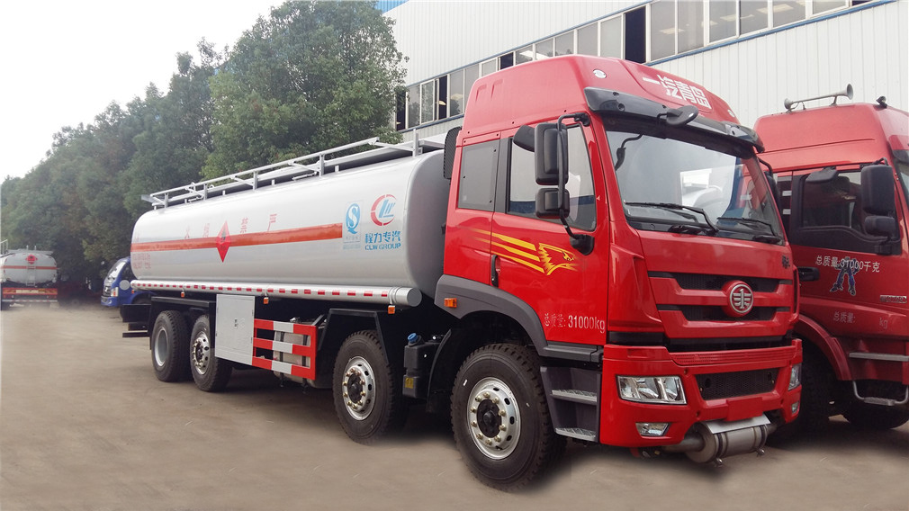 解放前四后六【27立方】运油车