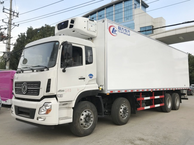 (厢长9.4米)东风天龙前四后八冷藏车
