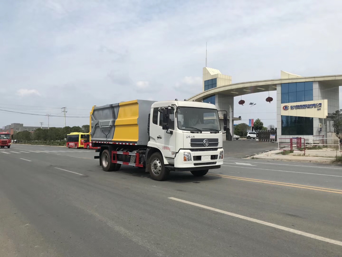 国六·东风天锦【15方】对接垃圾车