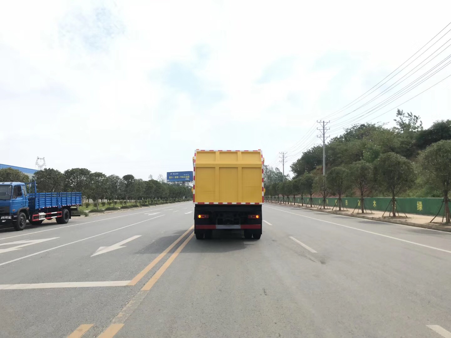 国六·东风天锦【15方】对接垃圾车