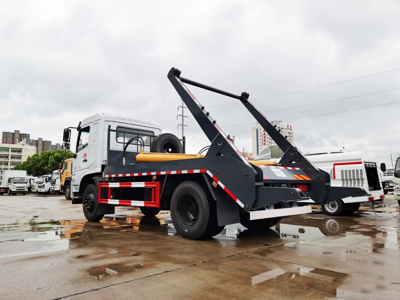 国六【10立方】东风D3专用底盘 摆臂垃圾车