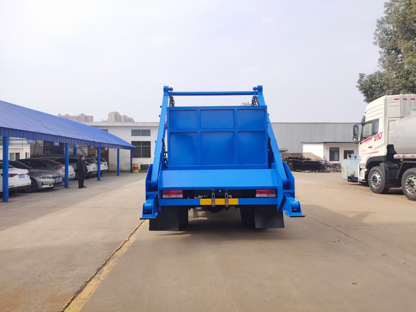 国六【8立方】东风D7多利卡 摆臂垃圾车