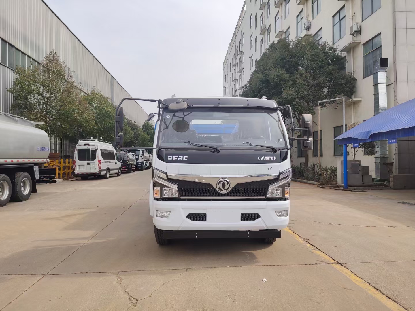 国六【8立方】东风D7多利卡 摆臂垃圾车